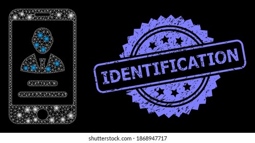 Información de usuario móvil de la red de malla brillante con focos de luz y sello de marca de rosette rayado de identificación. Modelo vectorial iluminado creado a partir del icono de información de usuario móvil.