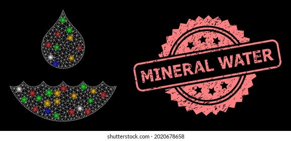 Agua de malla brillante con puntos brillantes y sello de sellado de rosetón granulado de agua mineral. Malla vectorial iluminada creada a partir del símbolo del agua. El sello rosado contiene la etiqueta Agua mineral dentro de la rosette.