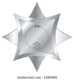glänzender silberner Knopf mit Krone und abgeschrägten Kanten
