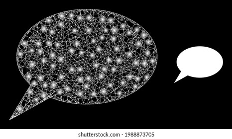 Brillante mensaje de foro de modelo web con focos luminosos. Red llana de canales lineales generada con el cruce de líneas blancas e icono de mensajes de foro.