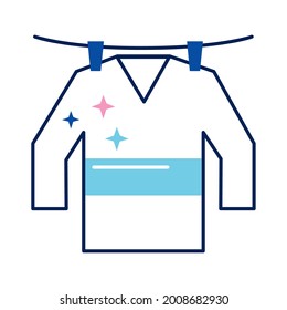 camisa colgando en el secado de alambre