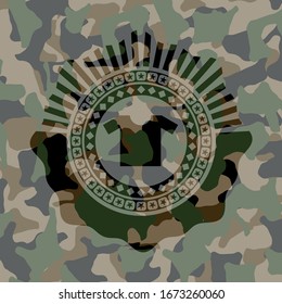 Icono de pantalones sobre el patrón de camuflaje