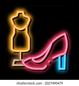 Shoe And Dummy neon light sign vector. Glowing bright icon Shoe And Dummy sign. transparent symbol illustration