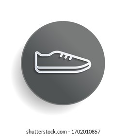 Schuhe oder Sneaker, Umriss Linearsymbol des Sports. Weißes Papiersymbol auf grauem Rundknopf oder Abzeichen mit Schatten