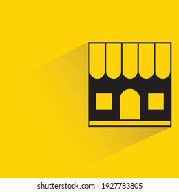 tienda con sombra sobre fondo amarillo