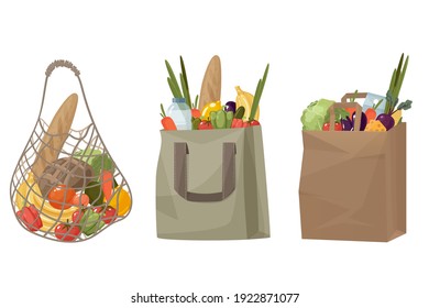 
Bolsas de compras de malla, papel y algodón con verduras y frutas aisladas en un fondo blanco. Conjunto de dibujos animados vectoriales de bolsas ecológicas reutilizables, bolsas de malla con alimentos frescos, frutas, verduras, leche y