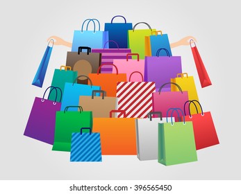 hombres y mujeres de compras con muchas bolsas 