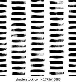 Short horizontal lines hand drawn seamless pattern. Grunge ink brush vector texture. Black paint dry brushstrokes. Freehand textured drawing. Abstract background design. Textile, wrapping paper.