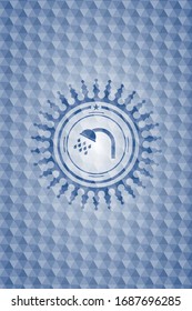 icono de ducha dentro de la placa azul con motivos geométricos.