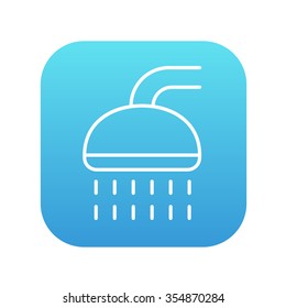 Icono de línea de ducha para web, móvil e infografía. Icono de blanco vector en el cuadrado de gradiente azul con esquinas redondeadas aisladas en fondo blanco.