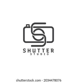 shutter lens camera logo with letter S for fotogarfi or photographers. modern simple logo design