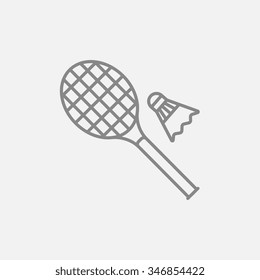 Shuttlecock und Badminton Schläger Symbol für Web-, Mobil- und Infografiken. Vektorgrafik, dunkelgraues Symbol einzeln auf hellgrauem Hintergrund.
