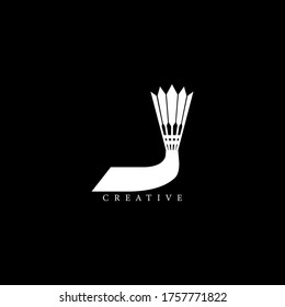 Concepto Shuttlecock diseño simple de logotipo de letra plana J. EPS10 vectores.