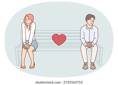 Casal tímido no primeiro encontro, sentado no banco do parque e se sentindo estranho devido à falta de interesses comuns. Disputas tímidas marido e mulher olham em direções diferentes, envergonhado de se desculpar ou confessar amor
