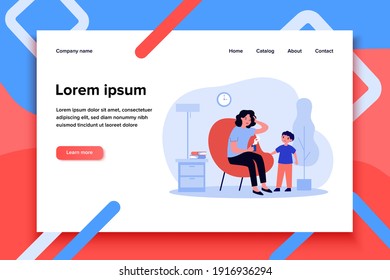 Mamá enferma con dolor de cabeza. Niño preocupado, madre enferma con bebida caliente, ilustración vectorial plana. Gripe, migraña, concepto de enfermedad para banner, diseño del sitio web o página web de inicio
