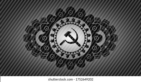 Sichel- und Hammersymbol im Kohlenstoff-Faserplakat. Polymerstruktur, zarter Hintergrund. Künstlerische Illustration. 