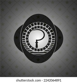 icono de la hoz dentro del emblema negro. Vintage. 