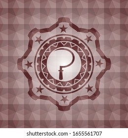 icono de la hoz dentro de la placa de la costura roja con fondo de patrón geométrico.
