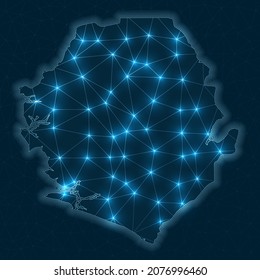 Netzwerkkarte von Sierra Leone. Abstrakte geometrische Karte des Landes. Digitale Verbindungen und Telekommunikationsdesign. Glühendes Internet-Netzwerk. Moderne Vektorgrafik.