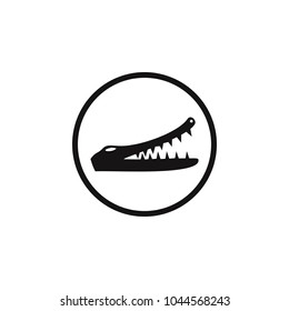 sign dangerous crocodiles icon. Element of danger signs icon. Premium quality graphic design icon. Signs and symbols collection icon for websites, web design, mobile app on white background