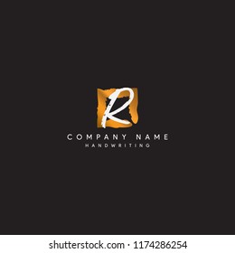 signature R logo