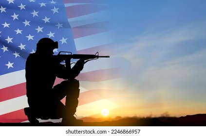 Silhouette de un soldado del ejército con la bandera de EEUU. Tarjeta de saludo para el Día de los Veteranos, Día de la Conmemoración, Día de la Independencia. Concepto de las fuerzas armadas. Vector EPS10