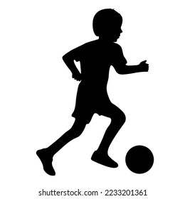 Silhouette de un futbolista pateando una pelota, juego de fútbol para niños. Ilustración del vector