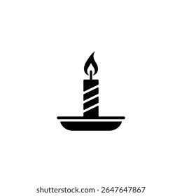 Silhueta de uma vela acesa. A vela é listrada, sentada em um suporte, com uma chama visível. Gráfico preto e branco para decoração.