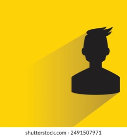 hombre de silueta con sombra sobre fondo amarillo