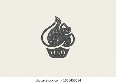 Silhouette de emblema retro de deliciosa quequitos con crema como símbolo para la panadería efecto de estampado a mano de la ilustración vectorial. Textura de grano vintage para el embalaje y diseño de menú o decoración de etiquetas.