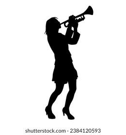 Silhouette de una mujer que toca instrumentos musicales de latón de trompeta.