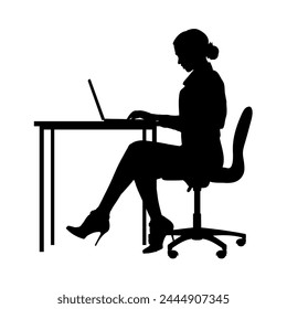 Silhouette der Frau, die am Schreibtisch am Laptop arbeitet - Vektorillustration