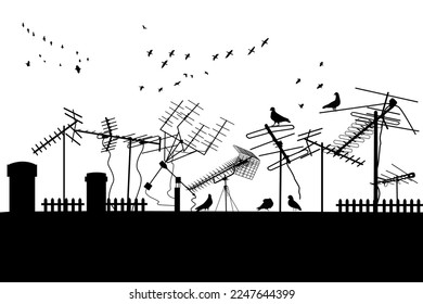 Silhouetten aus Dach mit Antennen. Unterschiedliche Fernsehempfangsantennen auf dem Gehäuse. Dächer, Antennen und Vögel.Dach des Gebäudes mit Fernsehantennen, Schornsteinen und Taubensilhouetten.Vektorgrafik