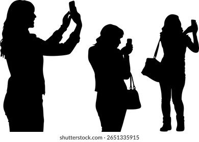 Silhuetas de três mulheres usando seus telefones para tirar fotos.