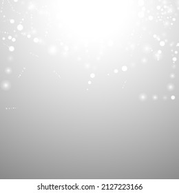 Silberner Bokeh-Weihnachtshintergrund. Schneeflocken auf hellgrauem Hintergrund. unscharfes Vektordesign. Winterkulisse mit Glanz- und Overlay-Effekt. Weihnachtsdekoration in der Jahreszeit.