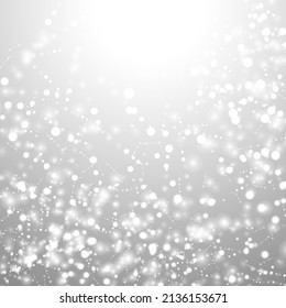 Silberner Bokeh-Weihnachtshintergrund. Schneeflocken auf hellgrauem Hintergrund. unscharfes Vektordesign. Winterkulisse mit Glanz- und Overlay-Effekt. Weihnachtsdekoration in der Jahreszeit.