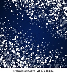 Silberne Punkte, Vektorblauer Hintergrund. Illustration der weißen Weihnachtssterne. Glitter-Flockenmuster. Glow Schneeflocken-Design.