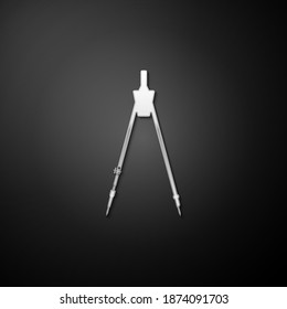 Icono de brújula de dibujo plateado aislado en fondo negro. Signo de brújula. Herramientas educativas y de dibujo. Instrumento geométrico. Señal de educación. Estilo de sombra larga. Vector.