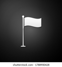 Icono de Bandera plateada aislado en fondo negro. Símbolo del marcador de ubicación. Estilo de sombra larga. Vector.