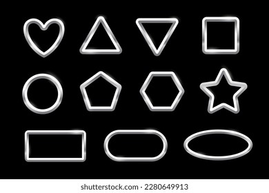Cadres d'argent de différentes formes géométriques, illustration vectorielle. Collection de bordures métalliques brillantes 3d réaliste avec triangle cercle carré coeur étoile ovale pentagone hexagone isolé sur fond noir