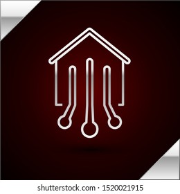 Línea plateada Icono de hogar inteligente aislado en fondo rojo oscuro. Control remoto. Ilustración vectorial