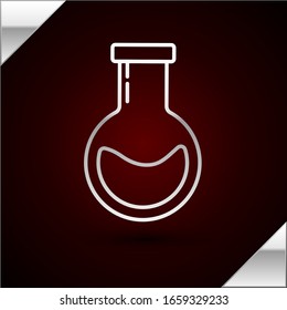 Tubo de ensayo y matraz de línea plateada - icono de ensayo químico de laboratorio aislado sobre fondo rojo oscuro. Signo de cristales de laboratorio. Ilustración vectorial
