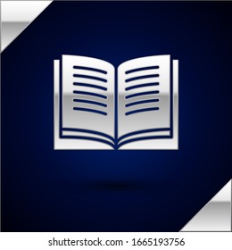 Icono del libro abierto plateado aislado en fondo azul oscuro. Ilustración vectorial