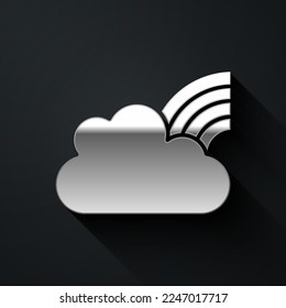 Arcoiris plateado con un icono de nubes aislado sobre fondo negro. Estilo de sombra larga. Vector