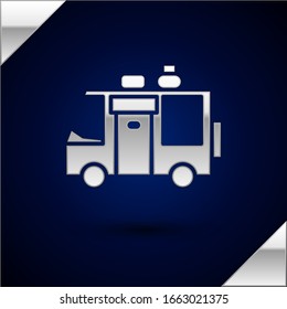 Icono del remolque Silver Rv Camping aislado en fondo azul oscuro. Viajar a casa móvil, caravana, camper casero para viajar. Ilustración vectorial