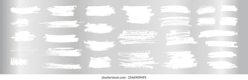 Conjunto de textura de tarjeta de ganancia de arañazo de plata. Vector dibujado a mano arañazos para el diseño de billetes de lotería. Elementos de tarjetas de juego de casino Grunge. Texturas blancas del garabato del movimiento del cepillo aisladas en el bolso brillante de la hoja de plata