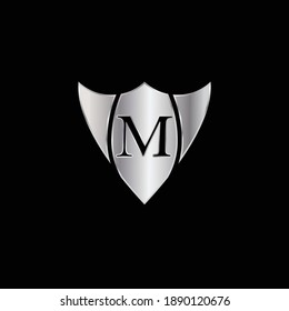 Silver Shield Logo Design für Letter M. Vektorrealistische Metallic Logo Template Design für Letter M. Silver Metallic Logo. Logo-Design für Autos, Sicherheitsfirmen und andere.