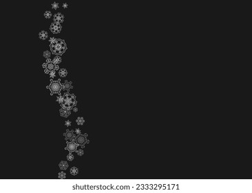 El marco plateado de copos de nieve sobre fondo negro. Marco horizontal brillante de Navidad y Año Nuevo para certificado de regalo, anuncios, pancartas, volantes. La caída de la nieve con brillantes copos de nieve plateados para la invitación a la fiesta