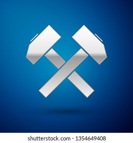 Silver Two crossed hammers icon isolated on blue background. Tool for repair. Vector Illustration