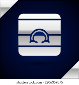 Icono de la Boda Plata aislado en fondo azul oscuro. Cartel de joyería de novias y novios. Símbolo del matrimonio. Anillo de diamantes.  Vector
